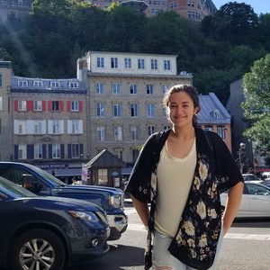 Meet your Posher, Laura